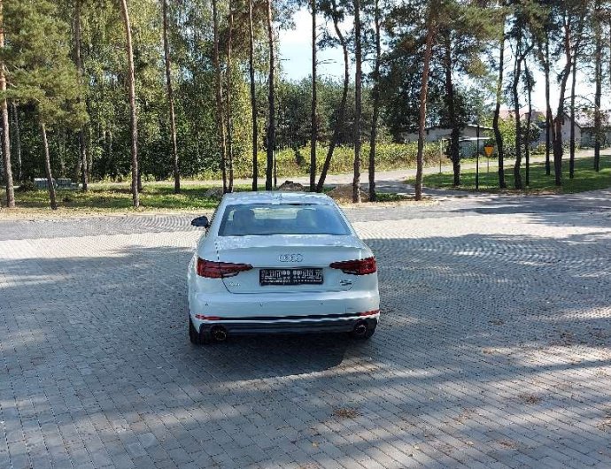 Audi A4 po naprawie uszkodzeń widok z tyłu